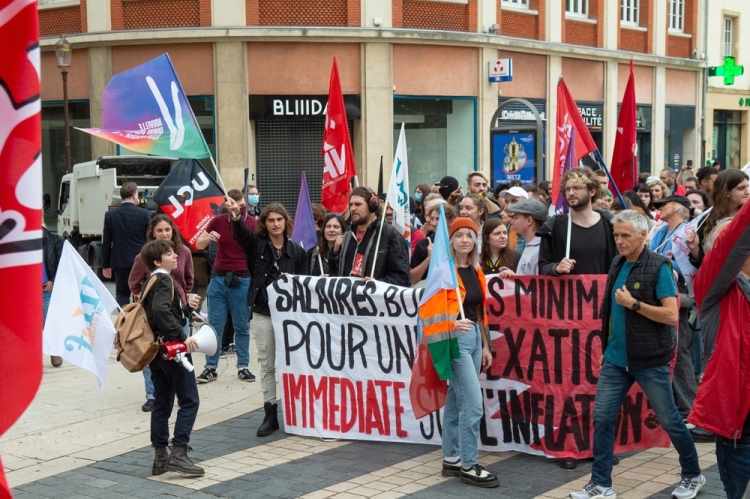 French Workers Mobilize For Pay Raise And Against Macron ...